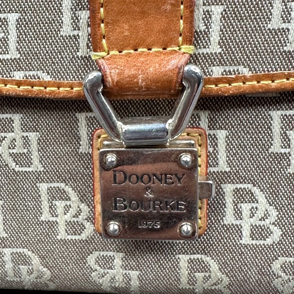 Dooney & Bourke Monogram Canvas Bifold Wallet Tan Leather Trim‎ Logo Lock Y2K